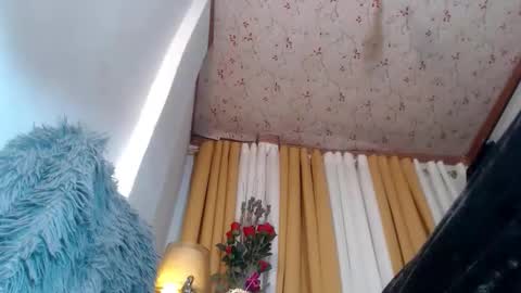 Snapshot of michellechannelxxx chatting on May 5, 10:40 pm Michelle online show from May 5, 10:40 pm