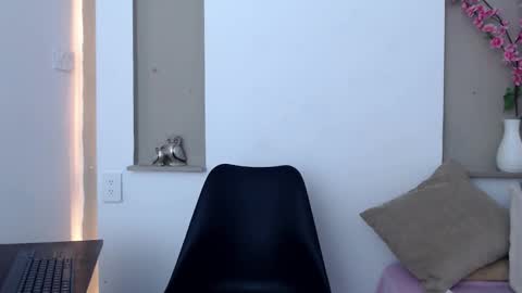 Michelle online show from November 11, 1:22 pm