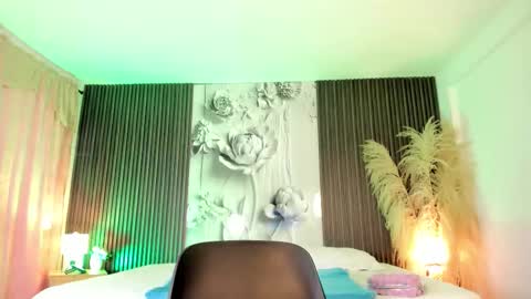 michellepreston_ online show from March 17, 11:57 am