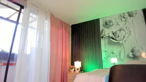 michellepreston_ online show from April 14, 12:00 pm