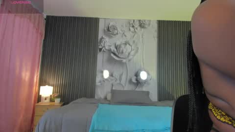 michellepreston_ online show from May 1, 11:59 am