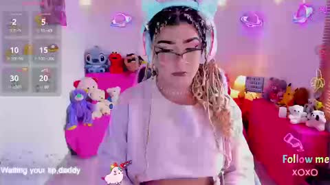 Snapshot of michellevanss22 chatting on September 20, 2:18 pm online show from September 20, 2:18 pm