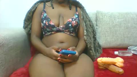 michellevice online show from November 26, 7:37 pm