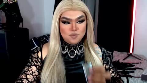 Snapshot of michellevixen921 chatting on November 1, 2:35 am Michelle online show from November 1, 2:35 am