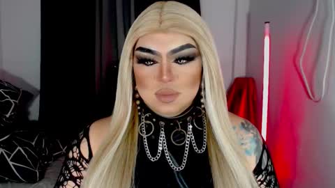 Michelle online show from December 1, 6:24 pm