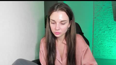 Michellee online show from November 13, 6:29 pm