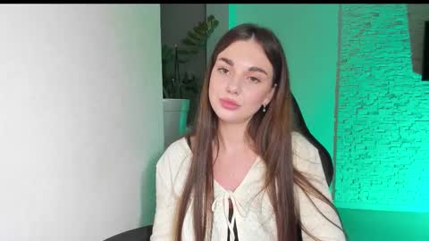 Michellee online show from December 1, 6:02 pm