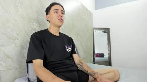 mick_lollipopp online show from April 27, 7:56 pm