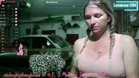 Snapshot of mickey85knoxx chatting on November 26, 3:18 am mickey85knoxx online show from November 26, 3:18 am