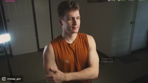 Snapshot of mickey_pict chatting on June 21, 2:03 am Mickey online show from June 21, 2:03 am