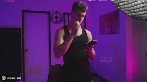 Snapshot of mickey_pict chatting on June 22, 3:25 am Mickey online show from June 22, 3:25 am