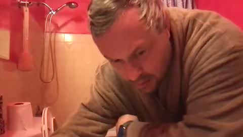 Snapshot of mickeyguy2000 chatting on October 21, 6:47 am mickeyguy2000 online show from October 21, 6:47 am