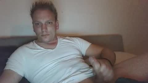 mickkxl online show from December 3, 7:44 pm