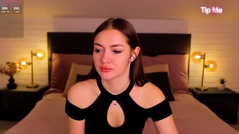 micky___love online show from April 19, 7:05 pm