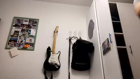 micky_law88 online show from December 15, 9:57 am
