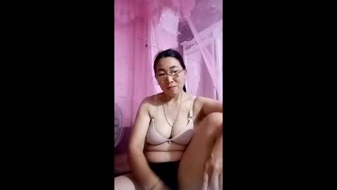 Snapshot of mickye00 chatting on June 6, 1:11 am Miky online show from June 6, 1:11 am