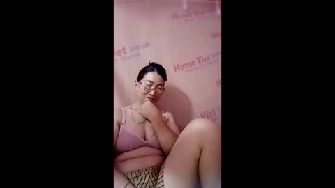 Snapshot of mickye00 chatting on June 9, 8:37 am Miky online show from June 9, 8:37 am