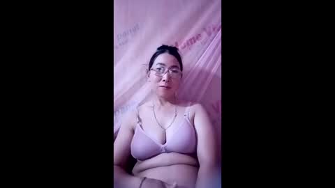 Snapshot of mickye00 chatting on June 10, 9:52 am Miky online show from June 10, 9:52 am