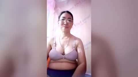 Snapshot of mickye00 chatting on June 11, 6:39 pm Miky online show from June 11, 6:39 pm