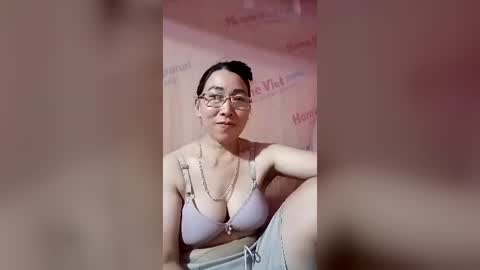 Snapshot of mickye00 chatting on June 12, 7:07 am Miky online show from June 12, 7:07 am