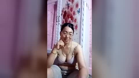 Snapshot of mickye00 chatting on June 13, 8:56 am Miky online show from June 13, 8:56 am