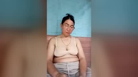 Snapshot of mickye00 chatting on June 17, 4:04 am Miky online show from June 17, 4:04 am