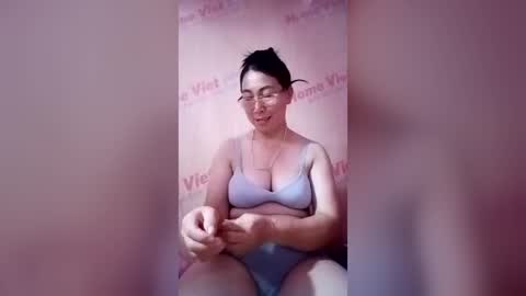 Snapshot of mickye00 chatting on June 20, 9:01 am Miky online show from June 20, 9:01 am