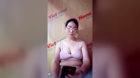 Snapshot of mickye00 chatting on June 23, 7:17 am Miky online show from June 23, 7:17 am