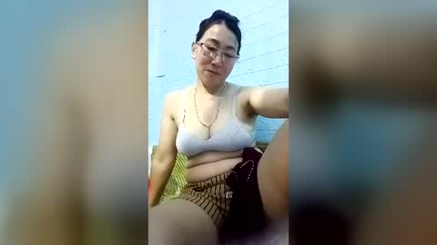 Snapshot of mickye00 chatting on June 23, 7:45 pm Miky online show from June 23, 7:45 pm