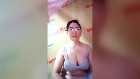 Snapshot of mickye00 chatting on June 24, 8:35 am Miky online show from June 24, 8:35 am