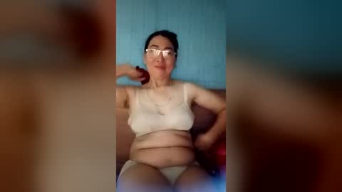 Snapshot of mickye00 chatting on June 24, 8:41 pm Miky online show from June 24, 8:41 pm