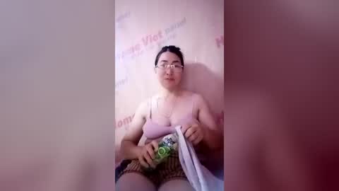 Snapshot of mickye00 chatting on June 28, 2:45 pm Miky online show from June 28, 2:45 pm