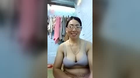 Snapshot of mickye00 chatting on July 2, 5:02 am Miky online show from July 2, 5:02 am