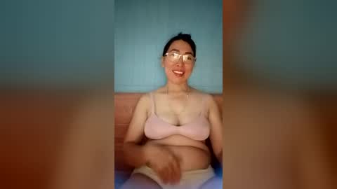 Snapshot of mickye00 chatting on July 4, 2:12 pm Miky online show from July 4, 2:12 pm