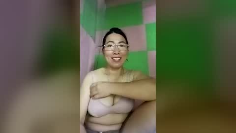 Snapshot of mickye00 chatting on July 5, 2:29 am Miky online show from July 5, 2:29 am