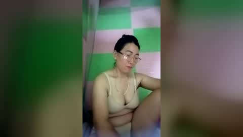 Snapshot of mickye00 chatting on July 6, 6:43 am Miky online show from July 6, 6:43 am
