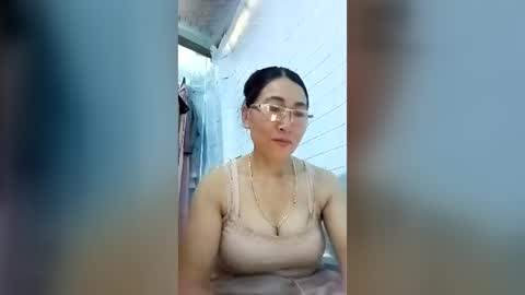 Snapshot of mickye00 chatting on July 7, 5:43 am Miky online show from July 7, 5:43 am