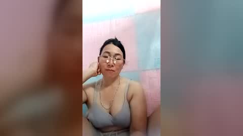 Snapshot of mickye00 chatting on July 10, 10:40 am Miky online show from July 10, 10:40 am