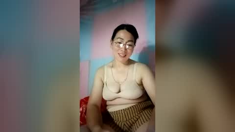 Snapshot of mickye00 chatting on July 16, 2:01 pm Miky online show from July 16, 2:01 pm