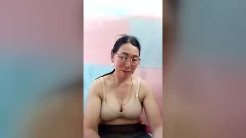 Snapshot of mickye00 chatting on August 2, 5:39 am Miky online show from August 2, 5:39 am