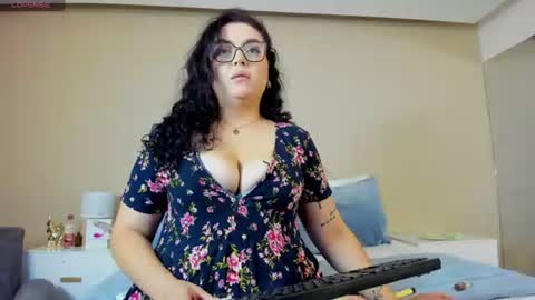Snapshot of mid_nightpeach chatting on June 13, 6:50 pm mid nightpeach online show from June 13, 6:50 pm