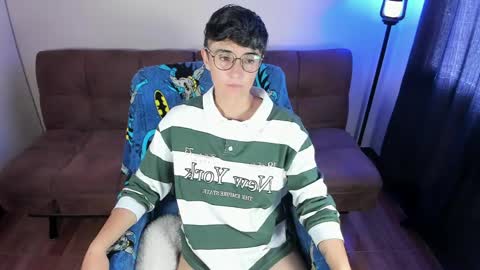 Snapshot of midnight07_ chatting on June 1, 3:36 pm Blue online show from June 1, 3:36 pm