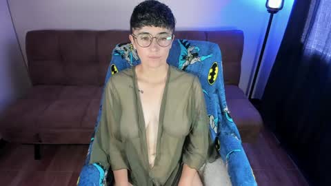 Snapshot of midnight07_ chatting on June 5, 3:51 pm Blue online show from June 5, 3:51 pm