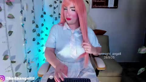 Snapshot of midnight_angell chatting on September 29, 12:27 am       online show from September 29, 12:27 am