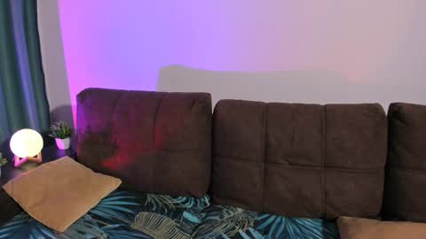 Snapshot of midnight_answer chatting on February 21, 3:57 pm Max online show from February 21, 3:57 pm