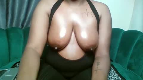 Snapshot of midnight_goddess chatting on September 18, 6:43 pm Kelly online show from September 18, 6:43 pm