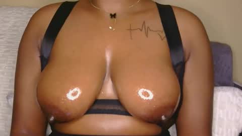 Snapshot of midnight_goddess chatting on November 12, 10:41 pm Kelly online show from November 12, 10:41 pm