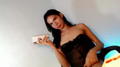 Snapshot of midnight_mystique18 chatting on March 7, 8:50 pm midnight_mystique18 online show from March 7, 8:50 pm