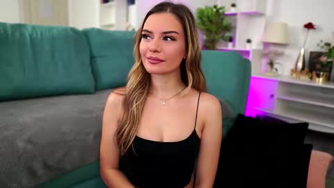 Alice online show from October 15, 6:19 pm