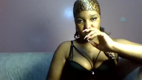 Snapshot of midnight_sexy chatting on July 24, 7:23 pm midnight_sexy online show from July 24, 7:23 pm